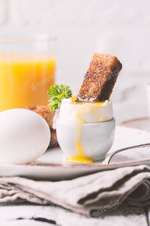 Preview: boiled eggs and crispy toasts