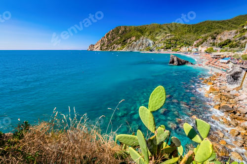 Preview: Monterosso al Mare beach in Cinque Terre, Italy