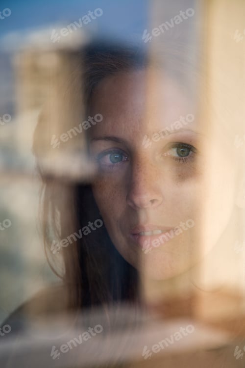 Preview: Young woman