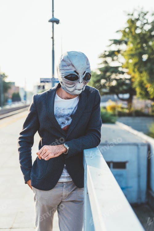Preview: Young bearded man outdoor wearing mask