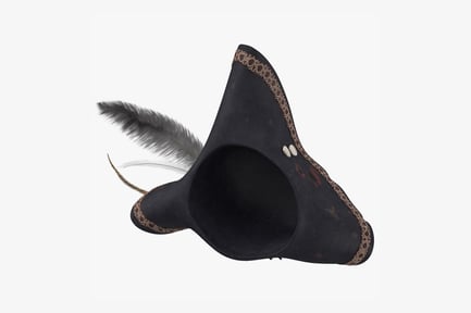 Visualização: Chapéu de pirata Tricorne com pena