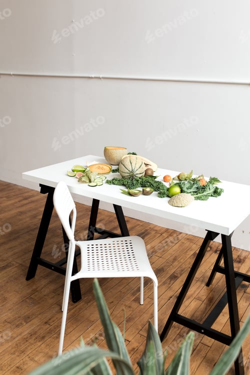 Preview: Fresh fruits and vegetables on a table