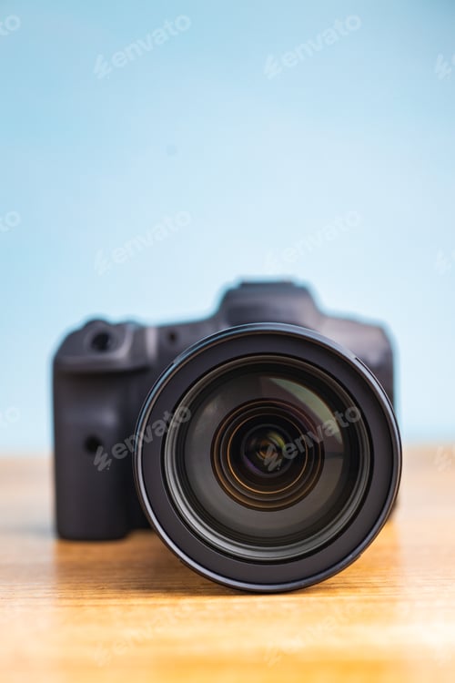 Preview: Digital mirrorless camera on wooden table.