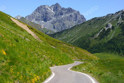 Preview: Mountain landscape along the road to Crocedomini pass