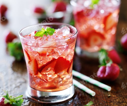 Preview: strawberry cocktail with mint