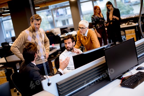Preview: Senior businesswoman and young business people work in a modern office
