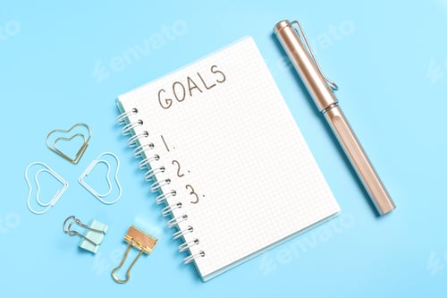 Preview: The inscription goals on notepad on blue background, copy space.