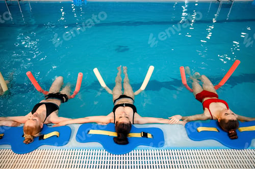 Preview: Female swimmers, aqua aerobics at the poolside