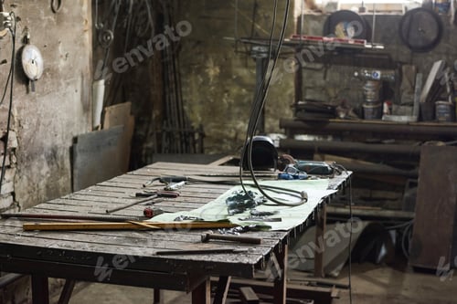Preview: Work tools in workshop