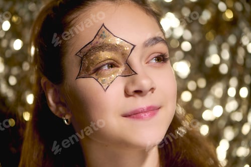 Preview: Cute girl with star face art surrounded by golden sequins for Halloween fun
