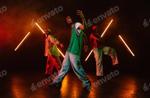 Preview: Group of hip hop dancer dancing together.