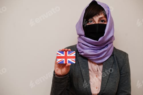 Preview: Muslim woman with flag