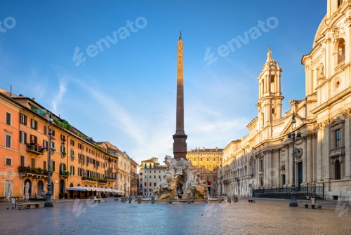 Preview: Piazza Navona in morning