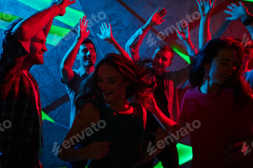 Preview: Clubbing friends