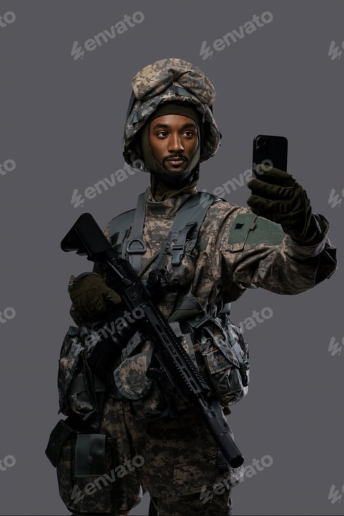 Preview: Dark skinned soldier in military uniform