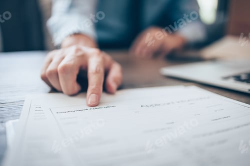 Preview: HR staff Submit a job application for new employees to fill out job application documents.