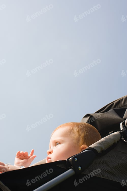 Preview: Baby in push chair