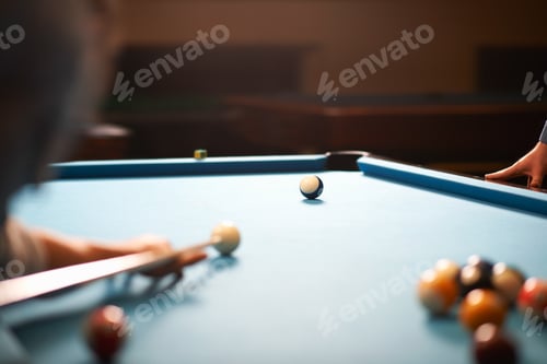 Preview: Man playing pool