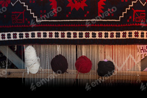 Preview: Closeup shot of threads on the carpet-making machine