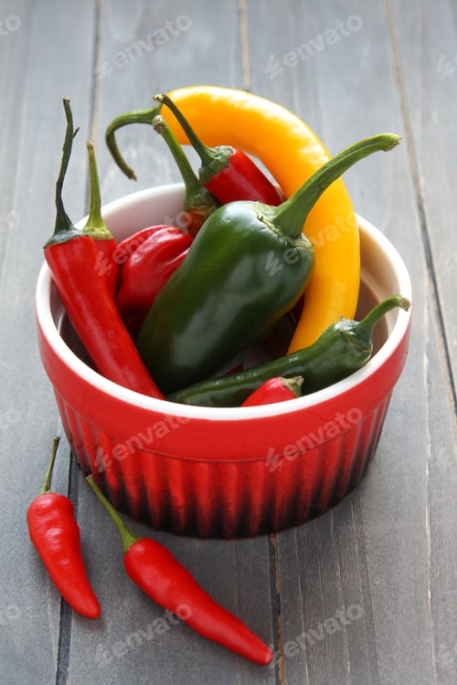 Preview: Hot chili peppers in bowl on wooden background