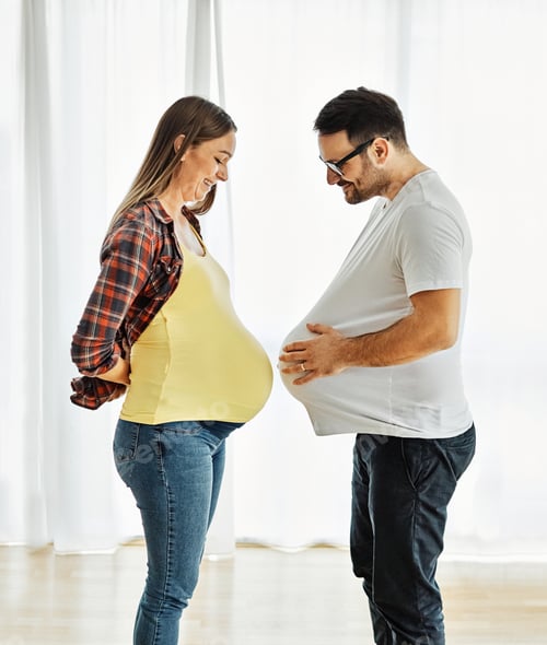 Preview: Portrait of a family with a pregnant woman
