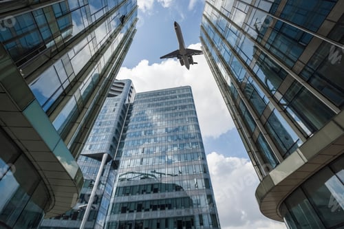 Preview: airliner flew above the modern glass building