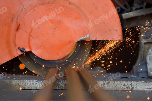Preview: Worker cutting metal with grinder