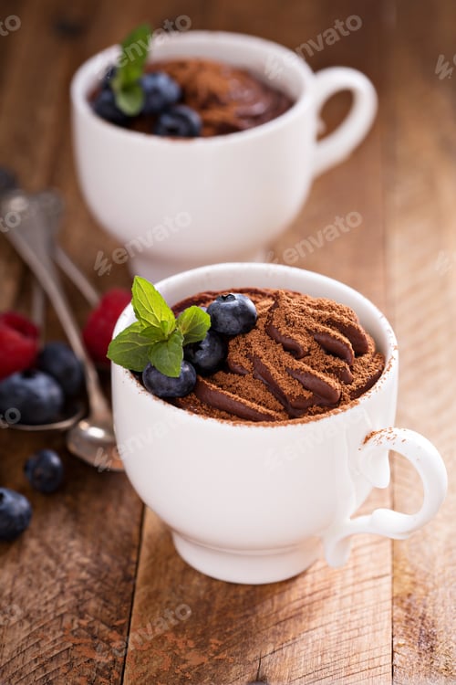 Preview: Chocolate pudding with cocoa and berries