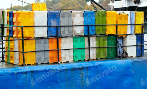 Preview: Containers on the cargo ship