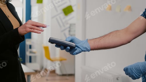 Preview: Businesswoman paying fresk takeaway meal food with credit card using POS contactless service