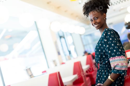 Preview: Woman in the diner
