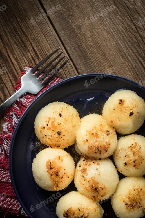 Preview: Potato dumplings with meat.