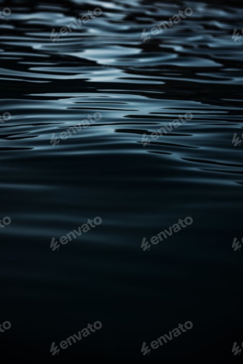 Preview: Vertical shot of the waves of the beautiful lake