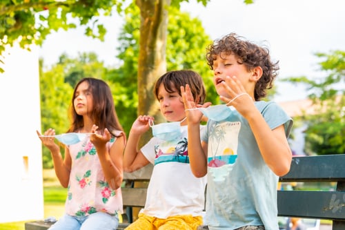 Preview: Children taking off their masks at the end of the coronavirus pandemic