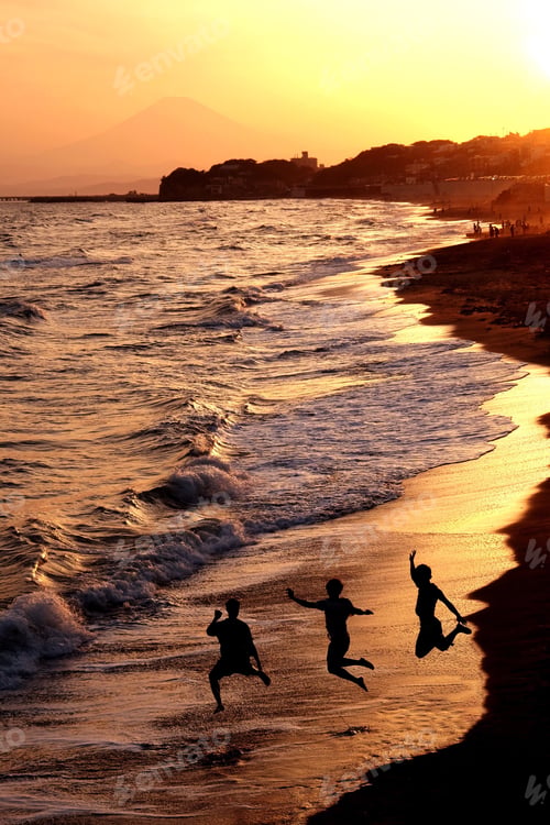 Preview: Jumping Silhouette @ oceanfront