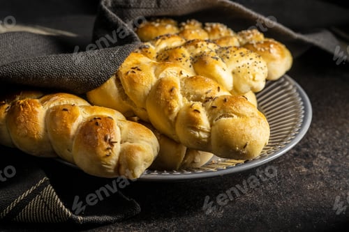 Preview: Tasty braided buns