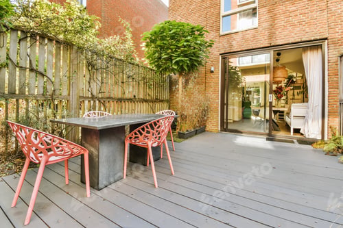 Preview: Cozy courtyard of the house