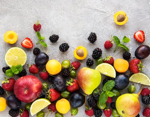Preview: Fresh summer fruits and berries
