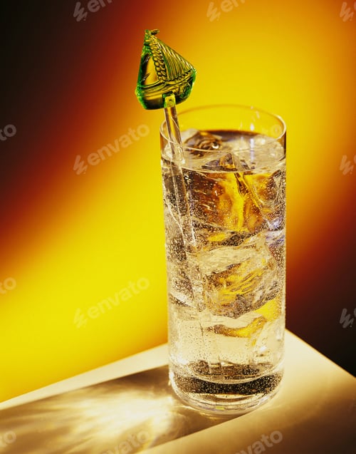 Preview: Drink in glass, close up