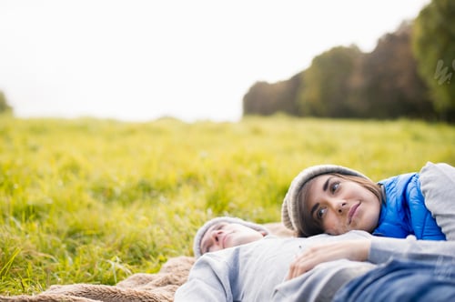 Preview: Friends enjoying a relaxing day in a sunny field.
