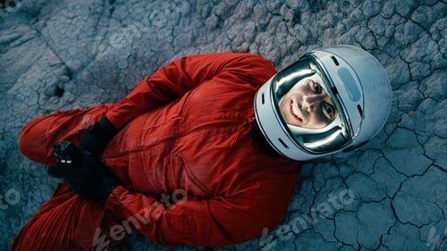 Preview: Astronaut Laughs Emotionally After Discovering Water on New Planet at Night