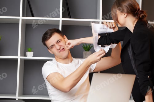 Preview: Angry customer has a conflict with the manager of the company