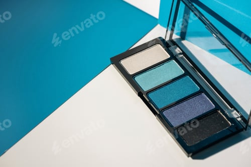 Preview: soft blue eyeshadow palette on geometric background.