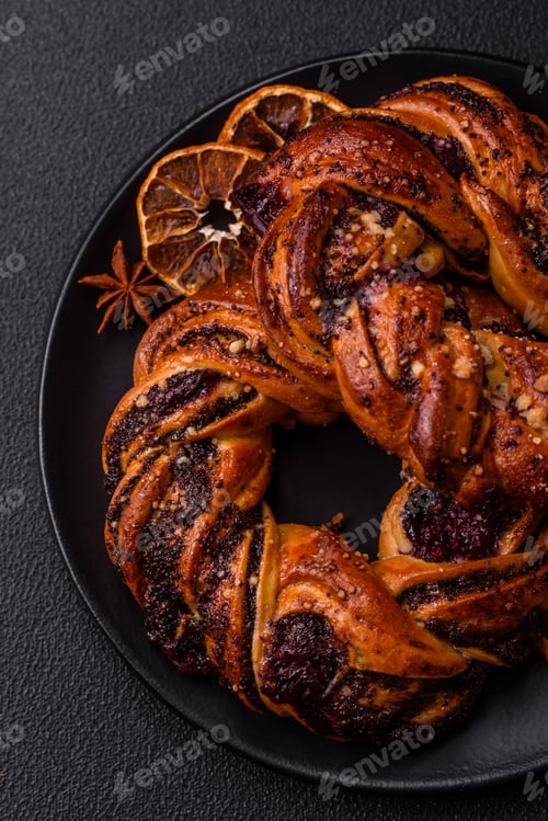 Preview: Delicious fresh baked bun with poppy seeds and berries