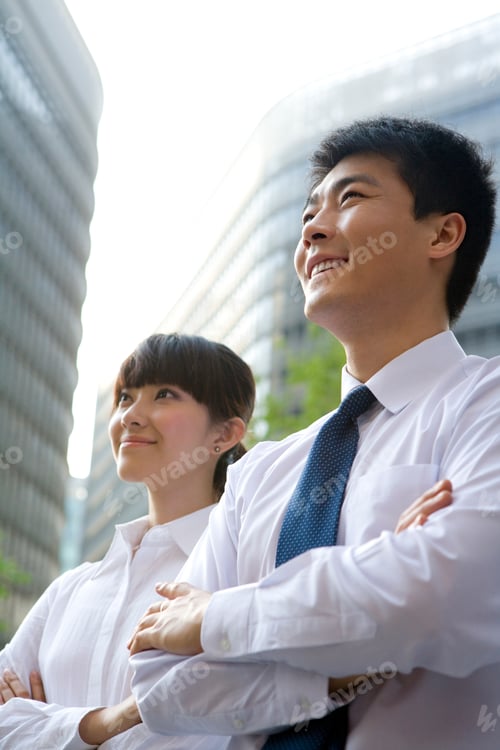Preview: Two business professionals in front of skyscraper