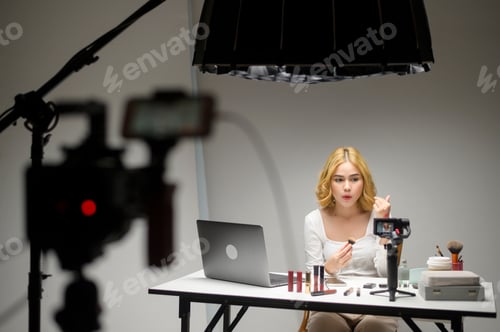 Preview: Behind the scenes young blonde woman entrepreneur working with laptop