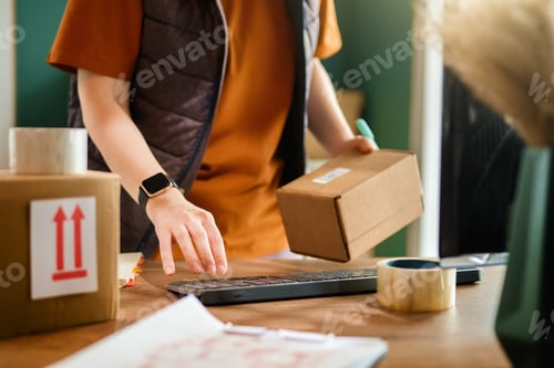 Preview: Woman working in a warehouse
