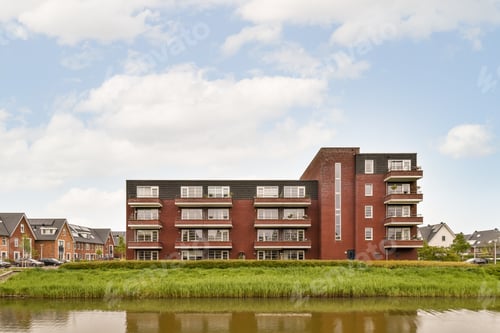 Preview: Exterior view of building