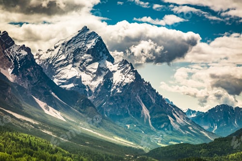 Preview: Beautiful view to Cortina di Ampezzo, Dolomites, Italy
