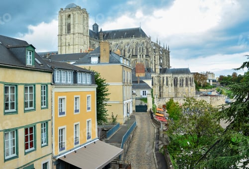 Preview: Panoramic view of the medieval town Le mans and the cathedral Saint Julien